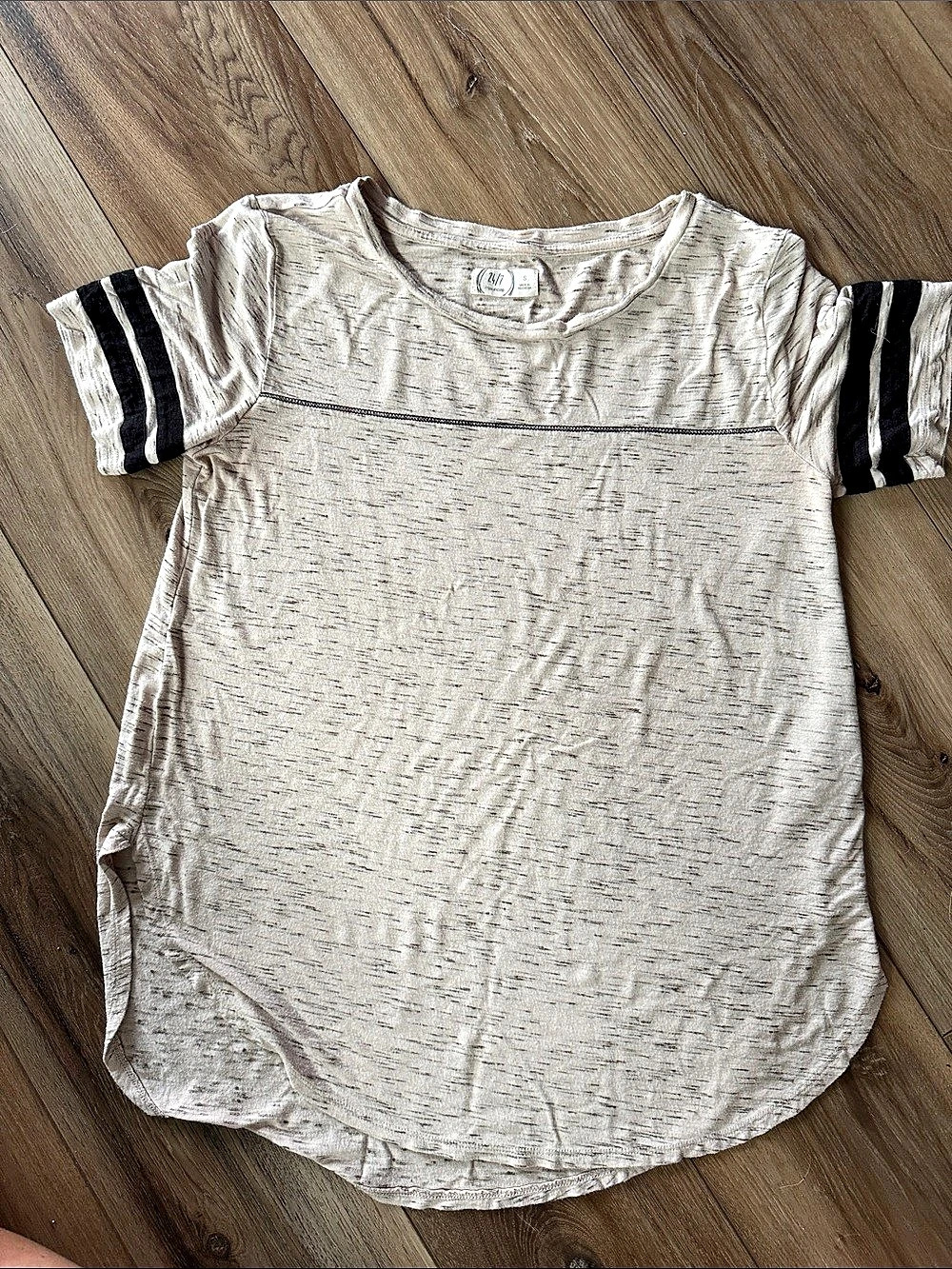 Meaunices Striped Short Sleeve Too. Beige and black. Small.